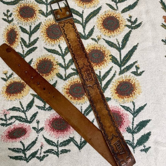 Vintage Levi’s leather belt - Picture 2 of 5